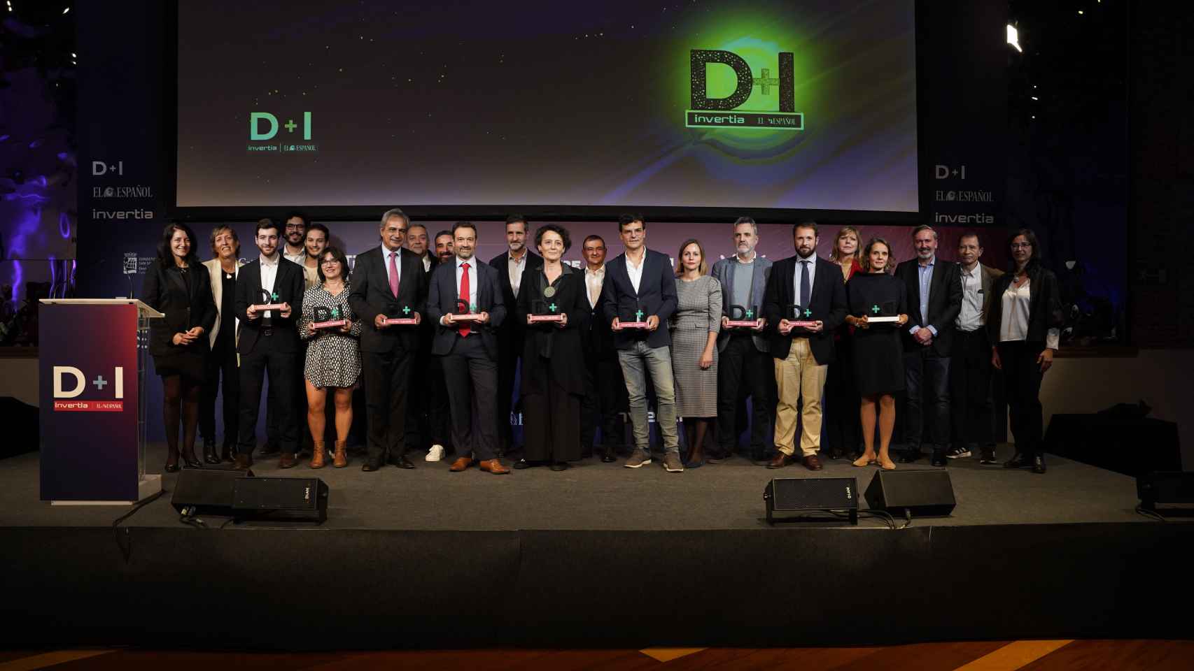 Foto de familia de los ganadores de los D+I Innovation Awards 2022.