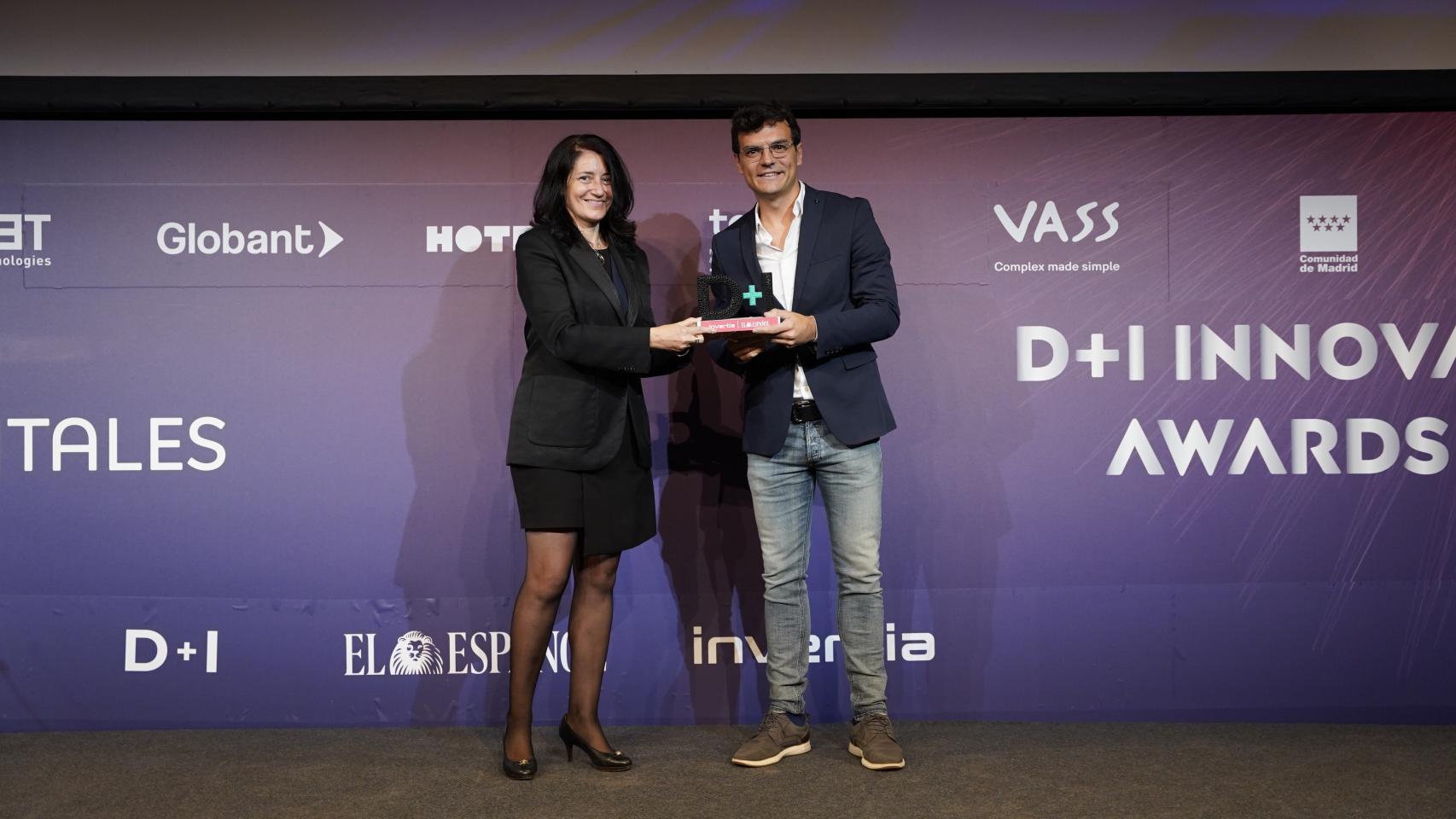 Mamen Vázquez, directora general de EL ESPAÑOL, y Javier González, CIO de EVO Banco.