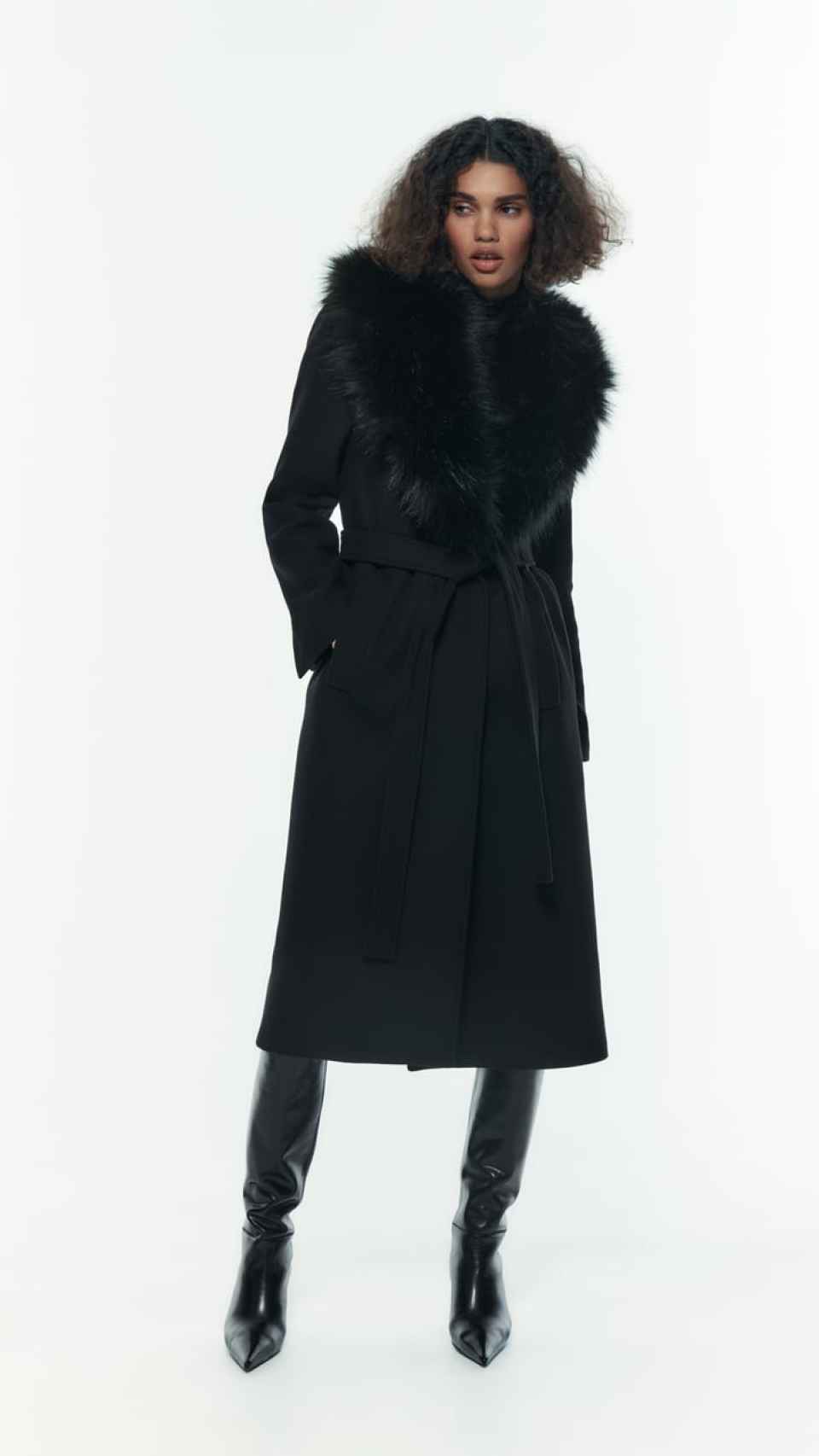 Los cinco abrigos negros de Zara que tendrás que este año (y será casi imposible)