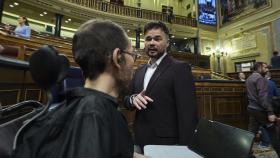 El portavoz de ERC en el Congreso, Gabriel Rufián (d) y el portavoz de Unidas Podemos en el Congreso, Pablo Echenique (i), en el Congreso.