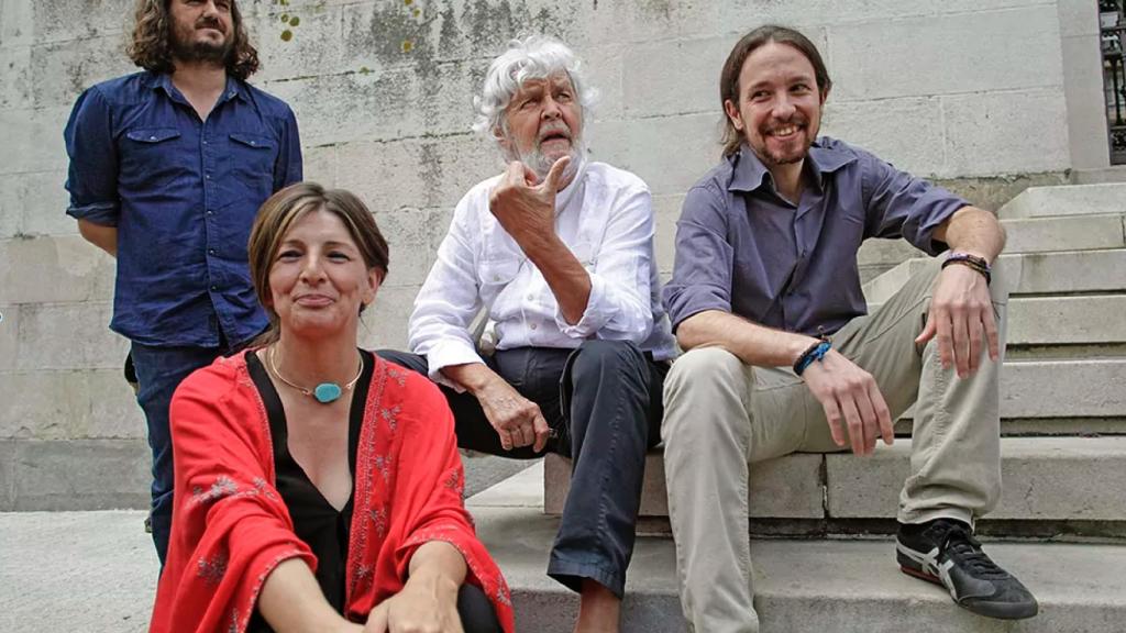 De izquierda a derecha: Antón Sánchez, Yolanda Díaz, Xosé Manuel Beiras y Pablo Iglesias en 2015..