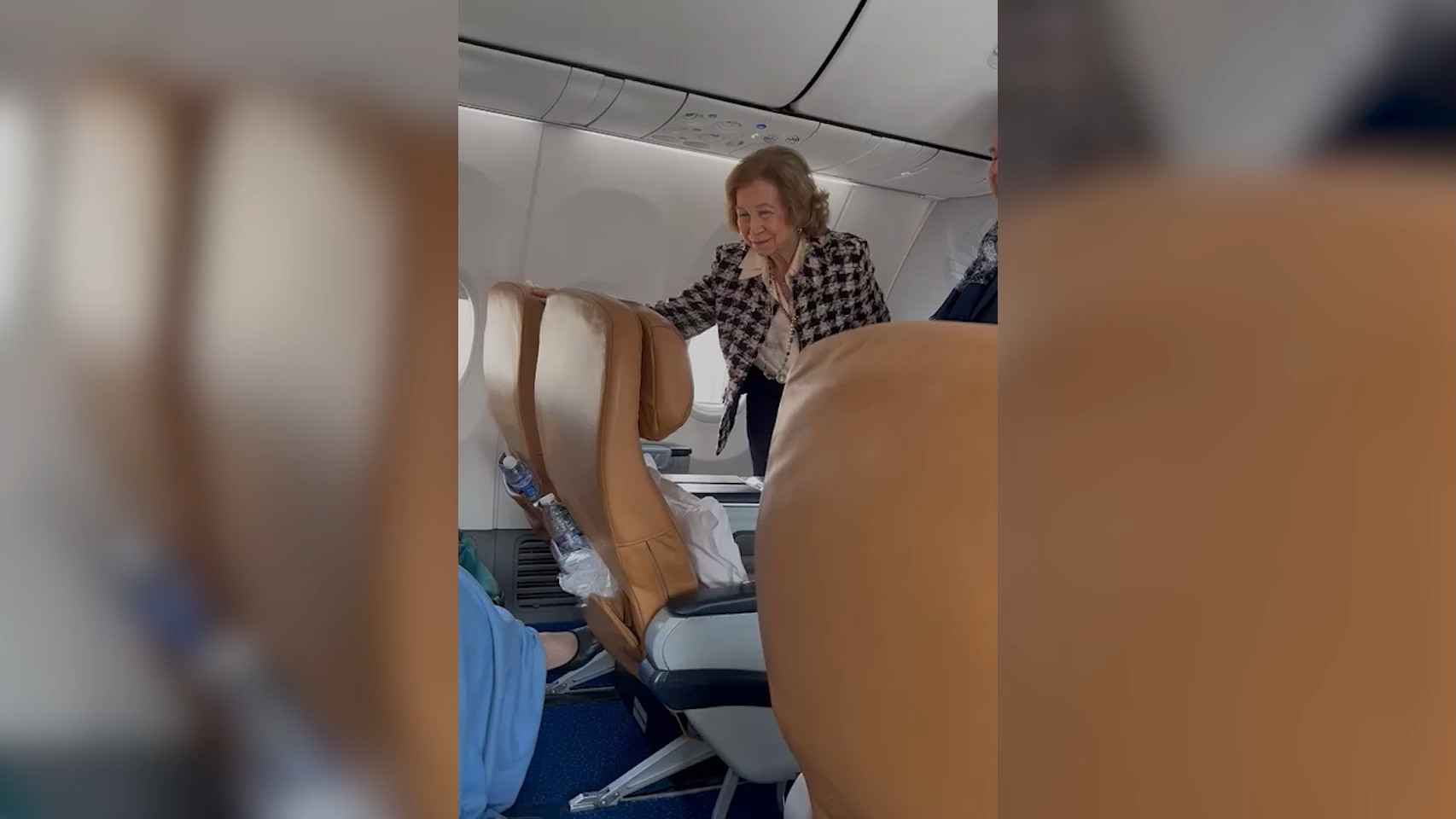 Video de la Reina Sofía en un vuelo