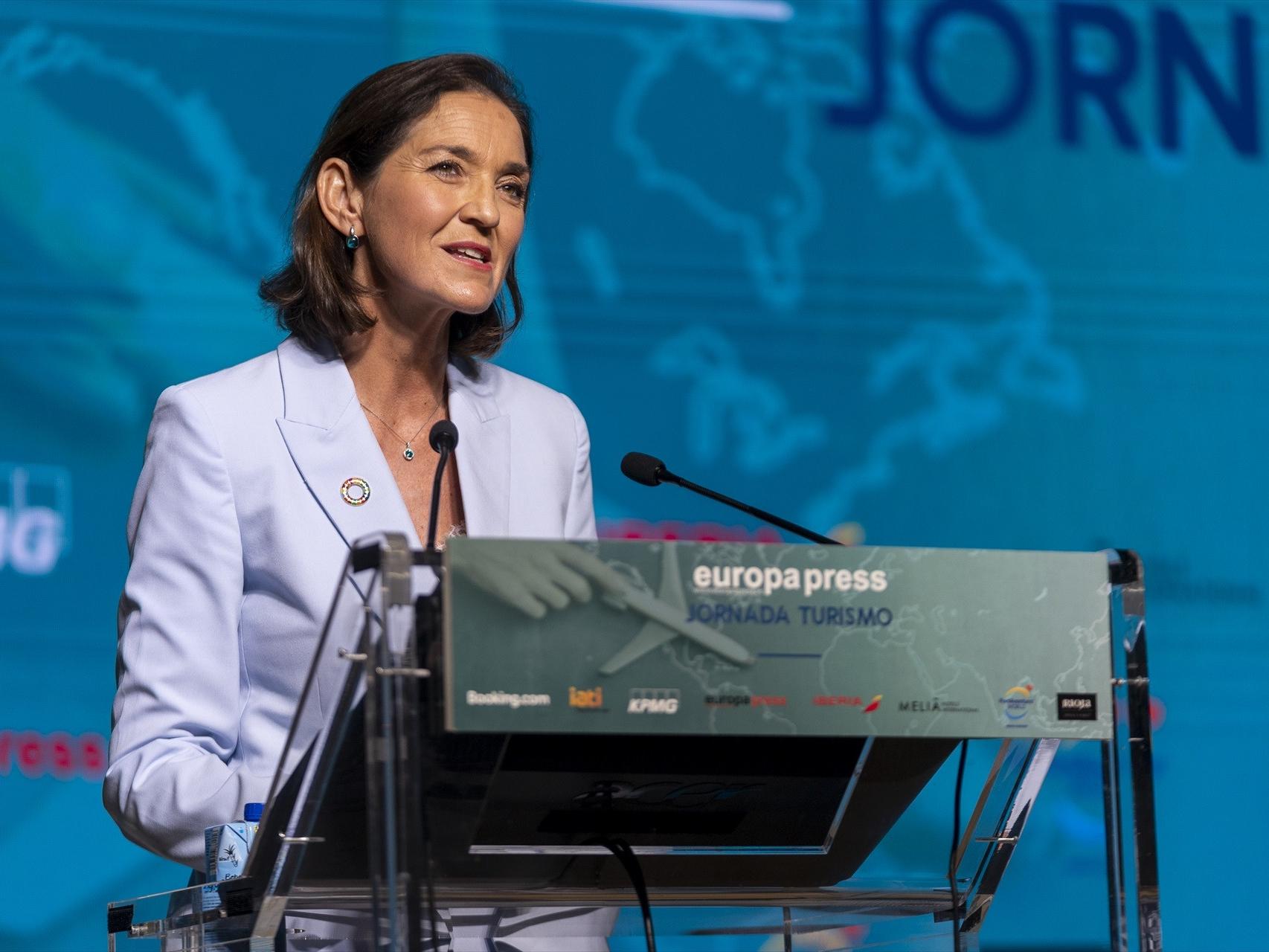 La ministra de Industria, Comercio y Turismo, Reyes Maroto, durante el anuncio de su candidatura.