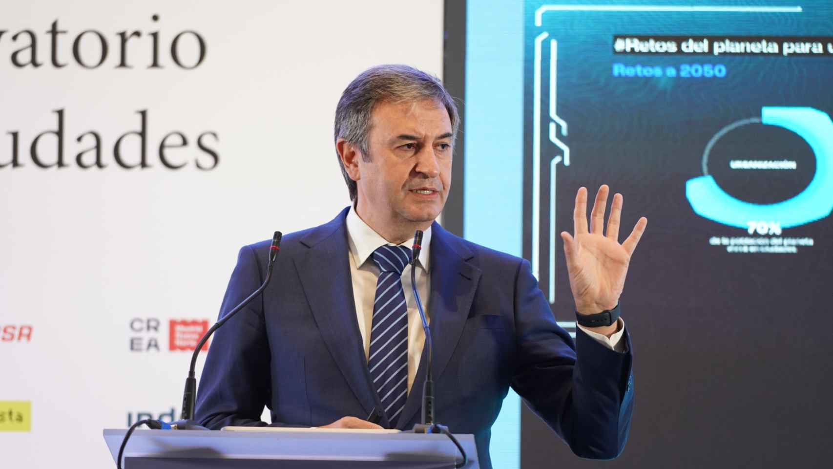 Rafael Sánchez, director general de Endesa para Andalucía, durante su intervención en la primera jornada del III Simposio del Observatorio de la Movilidad y las Ciudades.