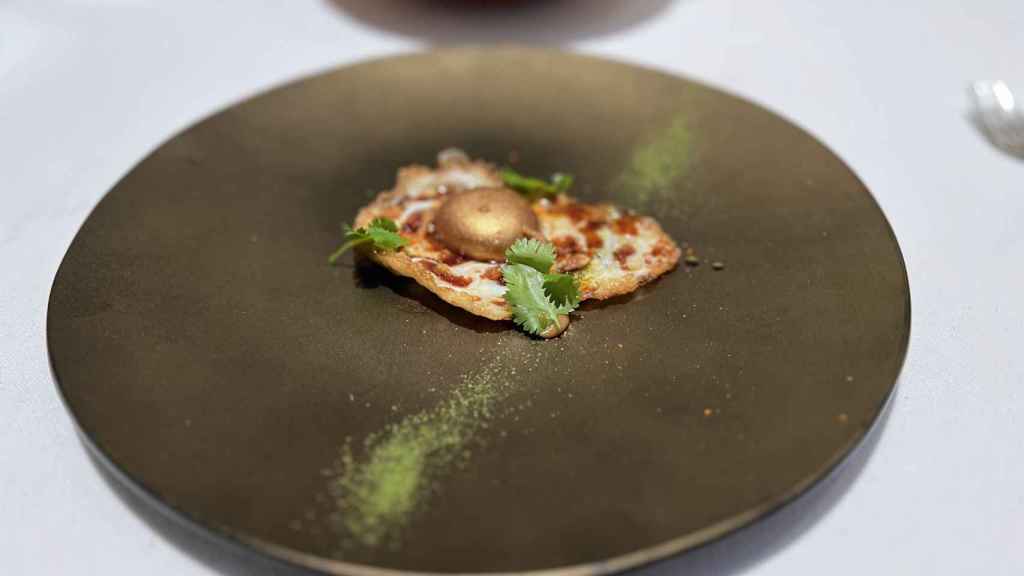 Técnica y disfrute se dan la mano en platos como este huevo de oro con crustáceos