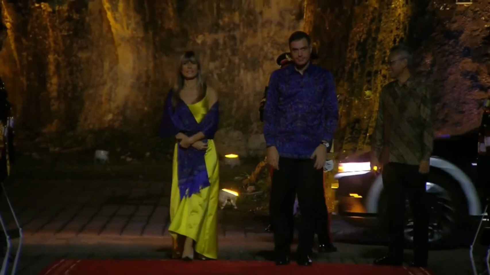 El presidente español llega a la cena de bienvenida del G20 junto a su esposa