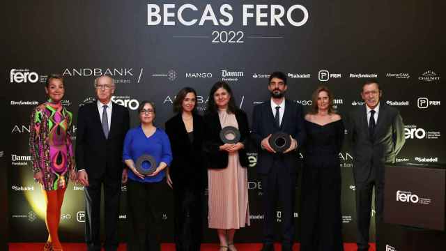 De izquierda a derecha: Sol Daurella, Manel Cerqueda, Alicia González-Martin, Ainhoa San Martín, María Muñoz Caffarel, Juan Miguel Cejalvo, Silvia Garriga y Luis Paz-Ares, premiados por Becas Fero.