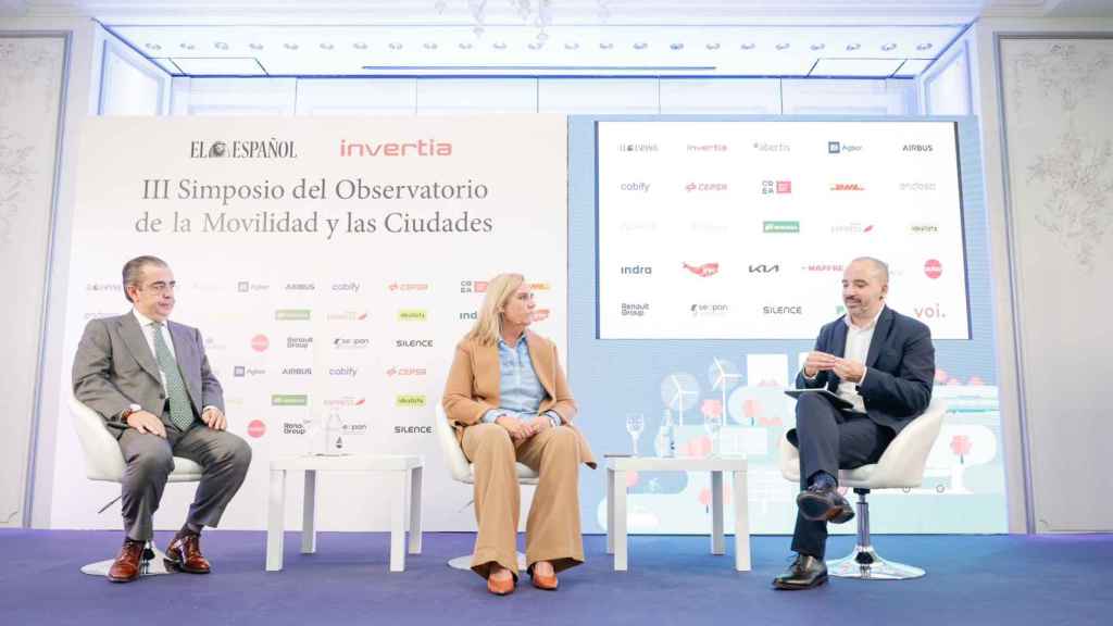 Un momento de la mesa redonda ‘Nuevas fórmulas de movilidad urbana’  del III Simposio de Movilidad de EL ESPAÑOL e INVERTIA.