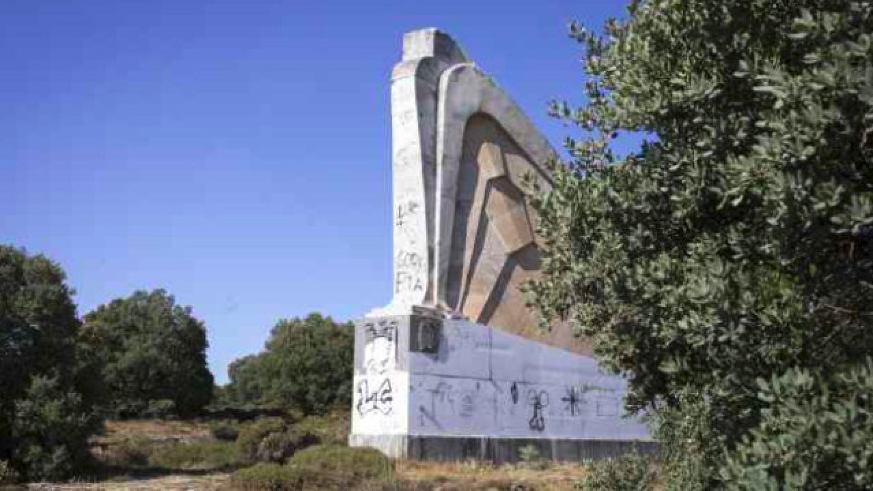 El Águila de Sagardía, otro monumento franquista que la Junta quiere  blindar como BIC en Burgos