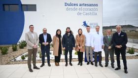 El vicepresidente de la Junta, Juan García-Gallardo, antes de su visita a la fábrica de Dulces Galicia en Tordesillas.