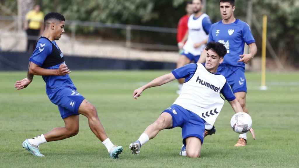 Loren Zúñiga y Andrés Caro durante un entrenamiento del Málaga CF