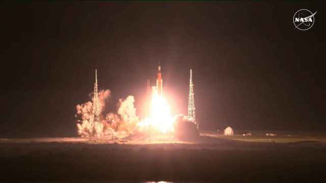 Tras varios intentos, la misión Artemis I de la NASA se dirige a la Luna