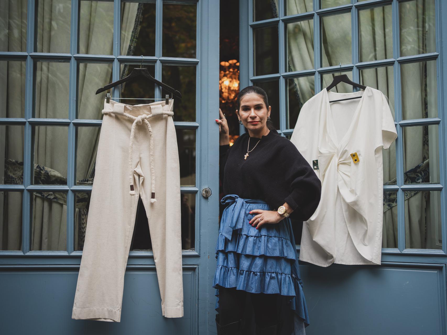 Blanca Segovia Moreno Briones, con dos diseños de su nueva marca, BSMB,