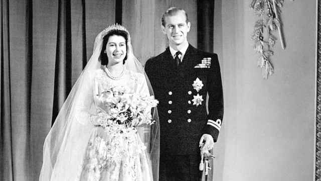 La reina Isabel II y el duque de Edimburgo en una imagen de archivo.