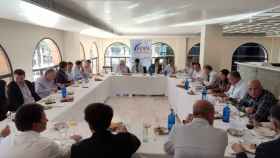 Reunión de la asambles de FOPA con el presidente de la Diputación de Alicante y varios diputados.