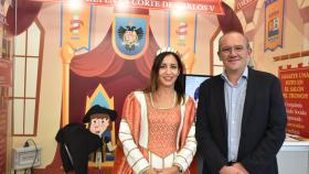 Adolfo López, alcalde de Mojados, junto a Pilar Rodríguez Hernández, técnico de Turismo, en su stand de Intur