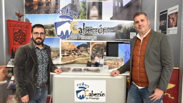 Diego Muñoz Mateo, técnico de turismo de Cabezón (izquierda) y Sergio García, alcalde de Cabezón, a la derecha