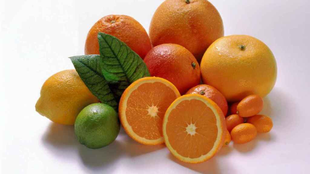 Limones, limas o pomelos contienen furocumarinas que pueden resultar perjudiciales.
