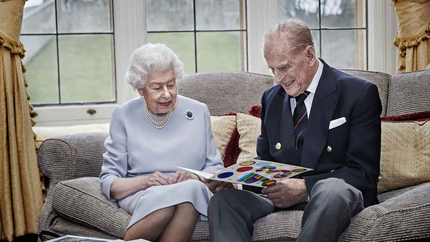 La reina Isabel II y el duque de Edimburgo en su aniversario en 2020.