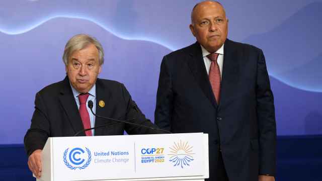 El Ministro de Relaciones Exteriores de Egipto y el Presidente de la COP27 de Egipto, Sameh Shoukry, y el Secretario General de las Naciones Unidas, Antonio Guterres.
