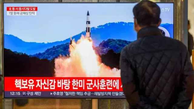 La televisión de Corea del Sur informa del lanzamiento de un misil por parte de Corea del Norte.