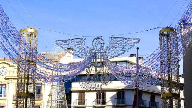 El primer ángel de calle Larios.