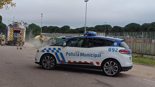 Incendio en un contenedor de la calle Acacias de Valladolid