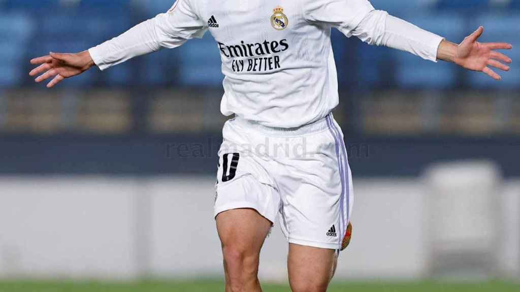 Sergio Arribas, celebrando un gol con el Real Madrid Castilla en la temporada 2022/2023