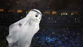 La'eeb, la mascota del Mundial de Qatar, en la inauguración este domingo.
