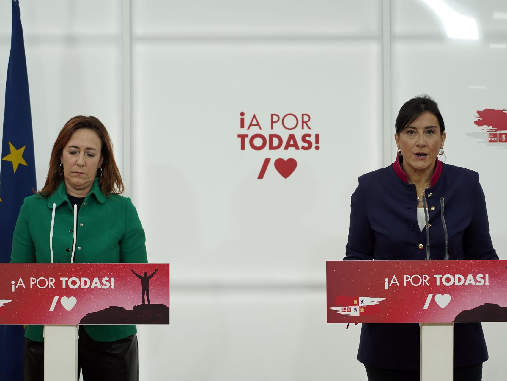 La portavoz de Hacienda del PSCyL, Rosa Rubio, y la secretaria de organización, Ana Sánchez, durante la rueda de prensa de este lunes.