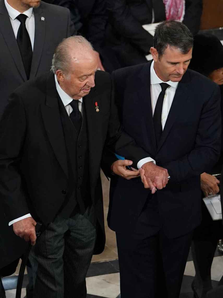 El rey Juan Carlos y Vicente García-Mochales en el funeral de Isabel II el pasado mes de septiembre.