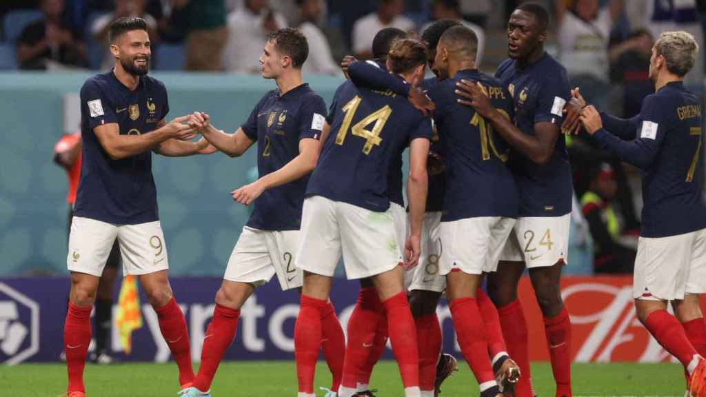 Los jugadores de la selección de Francia, celebrando el gol de Giroud en el Mundial de Qatar 2022