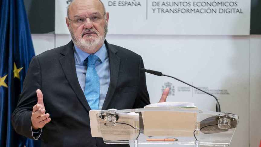 El director general de CECA, José María Méndez, en una rueda de prensa.
