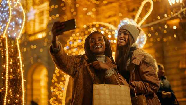 Top 5 destinos para disfrutar de las luces navideñas con tus amigas estas fiestas