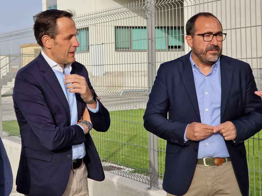 El presidente de la Diputación, Conrado Íscar, junto al alcalde de Tordesillas, Miguel Ángel Oliveira
