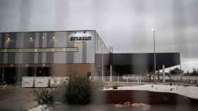 Vista general de un centro logístico de Amazon en Madrid (España)
