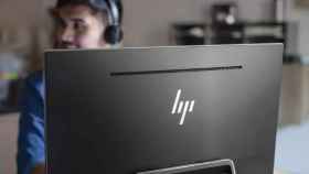 Logo de HP en la pantalla de un ordenador.