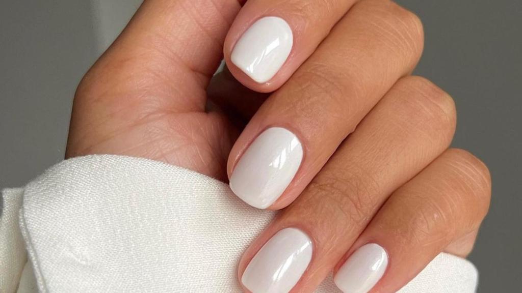 Ideas para pintarte las uñas con los diseños de manicuras navideñas más bonitos ( y elegantes) Ideas para pintarte las uñas con los diseños de manicuras navideñas más bonitos ( y elegantes)