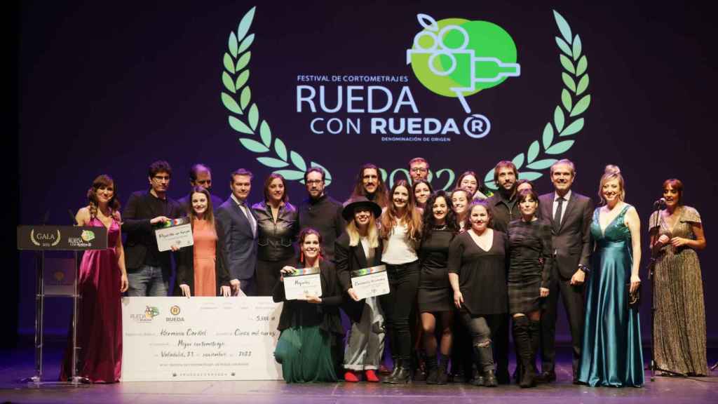 Foto de familia de los ganadores del VII Festival de Cortometrajes Rueda con Rueda