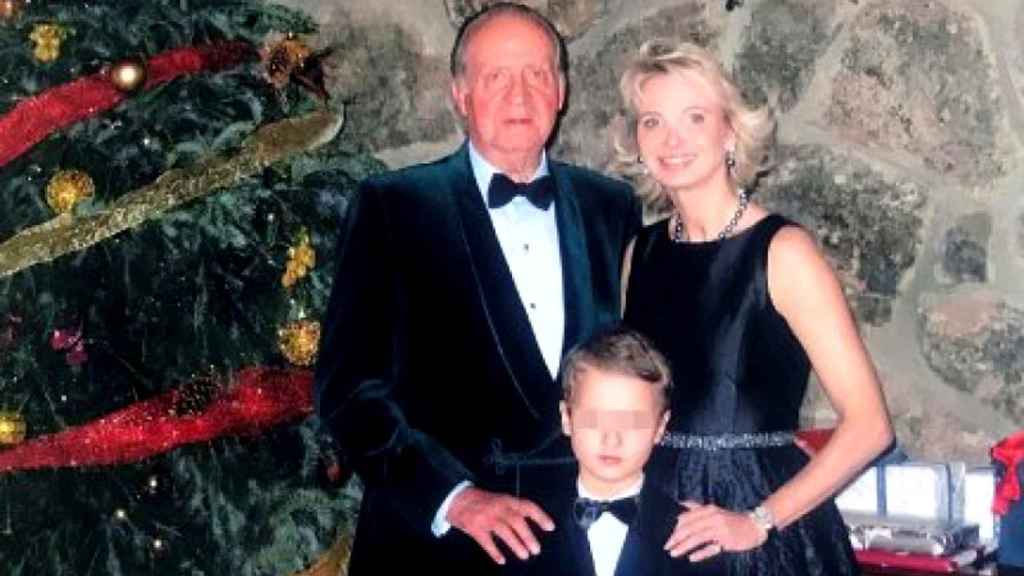 El rey Juan Carlos junto a Corinna y el pequeño Alexander.