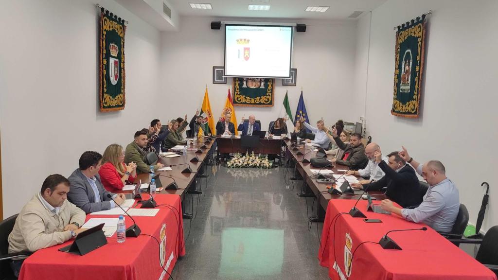 El pleno del 19 de noviembre de 2022 en el Ayuntamiento de Cártama (Málaga), donde Juan Rodríguez Gámez fue alcalde entre 2000 y 2001.