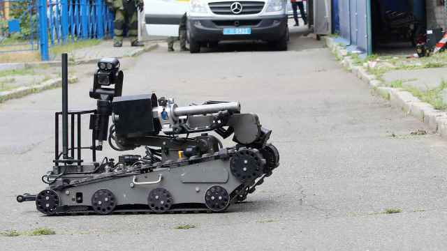 Robot especial para desmantelamiento de explosivos en Ucrania.