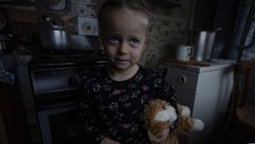 Katia, en la cocina de su nueva casa en el pueblo de Kostyantynivka.