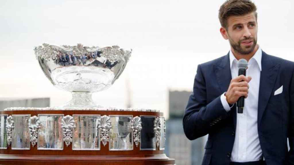File image of Gerard Piqué next to the Davis trophy.