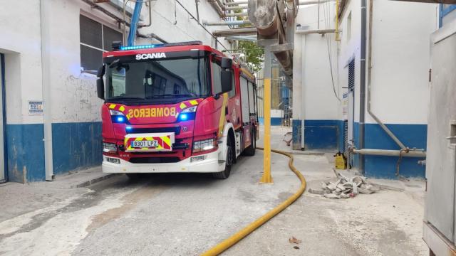 Los Bomberos de la Diputación de Valladolid actúan en la nave de Cabezón