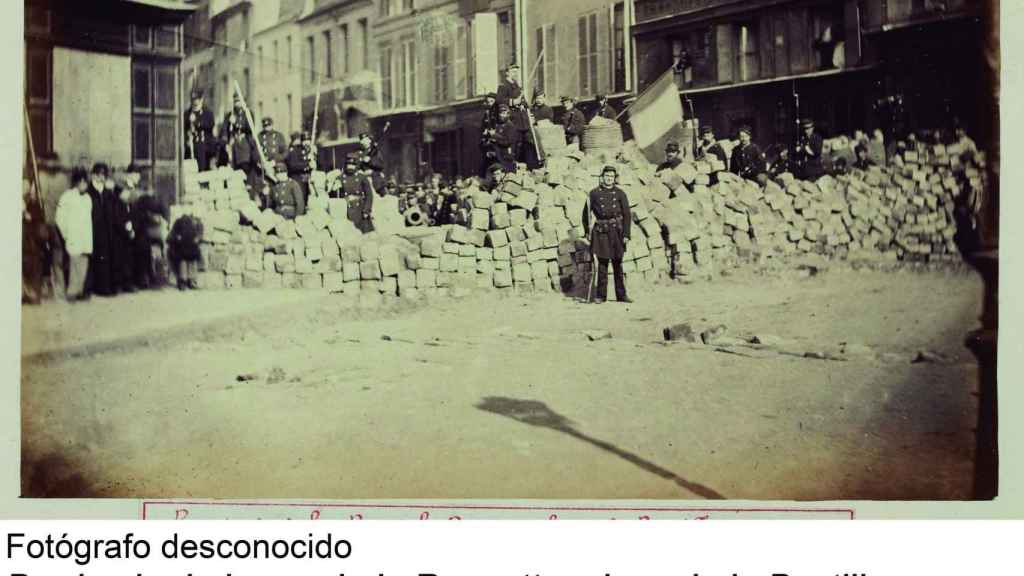 Fotógrafo desconocido: 'Barricada de la Rue de la Roquette, Plaza de la Bastilla', 1871. Musée Carnavalet