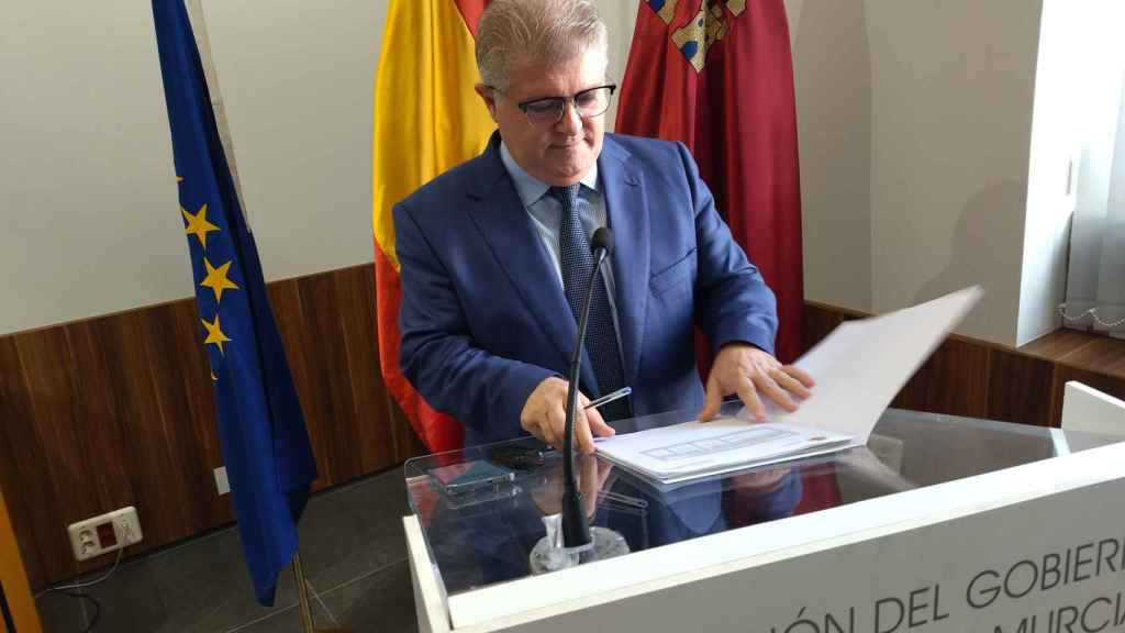 José Vélez, delegado del Gobierno en Murcia y secretario general del PSOE, en una rueda de prensa sobre los Presupuestos Generales del Estado.