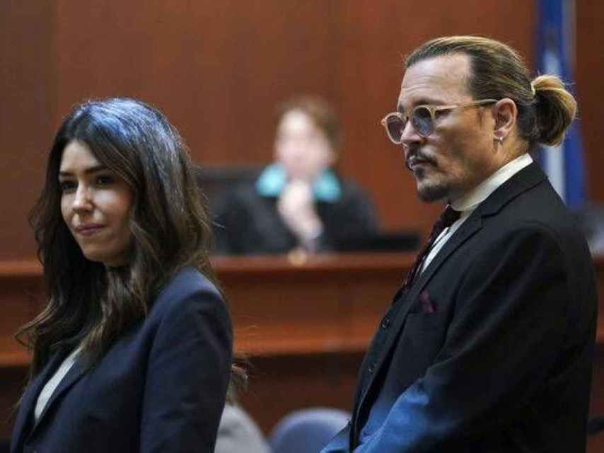 Camille Vasquez y Johnny Depp durante el juicio por difamación.