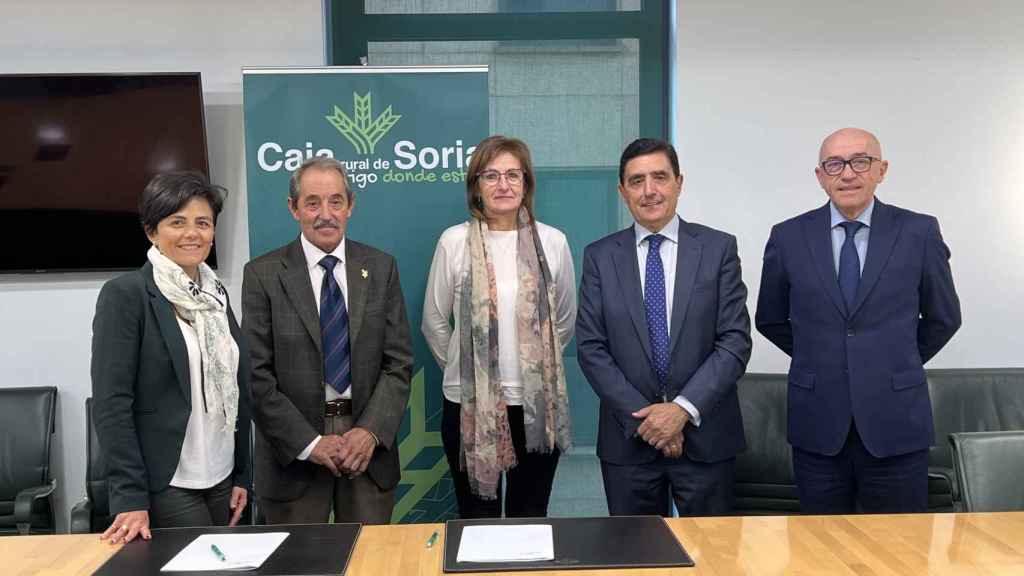 Firma del convenio entre Caja Rural de Soria y la Hermandad de Donantes de Sangre