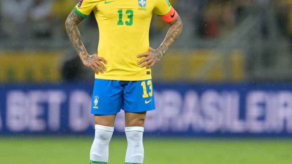 Dani Alves durante un partido de Brasil